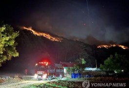 경북 울진 산불 헬기 37대 투입…진화율 65%