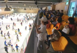 창원 스포츠센터 빙상장 관람석, 무더위 쉼터로 무료 개방