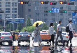 '중복'에 서울 한낮 33도 무더위…자외선 지수 '매우 높음'