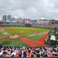 롯데, 이러다 울산 가야 할 판…사직구장 대체지 '안갯속'