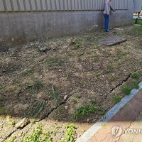 균열 발생한 아파트 화단