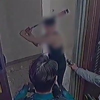 술에 취해 아파트서 야구방망이로 주민 위협한 20대 입건