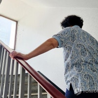 승강기 멈춘 인천 아파트 한여름도 버텨야…