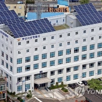 부산 아파트서 추락한 50대, 길가던 80대 주민 덮쳐…모두 사망