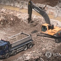 인천 아파트 건설 현장서 굴삭기에 치여 50대 신호수 사망