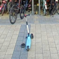 킥보드 훔치고 아파트 15층서 던진 초등생들…