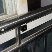 아파트 복도에 웬 소형카메라가…