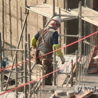 밀린 공사비 못받은 하청업체 간부…아파트 공사장서 추락사