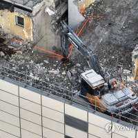 '주차장 붕괴' 인천 검단 아파트서 철거 작업 중 50대 사망(종합)