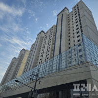 아파트 외벽 대리석을 접착제로 시공하고 하자도 수십건인데…시공사 ...