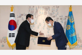盧 마지막 총리·尹 초대 총리 한덕수, 盧 추도식 참석