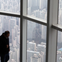 다시 들썩이는 강남 집값, 서울 전역으로 번지나