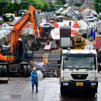 광주 아파트 야외주차장 도로 균열…지하철공사가 원인?