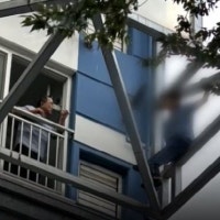 새벽에 '경량 칸막이' 부수고 옆집 들어간 男…5시간 난간 매달려