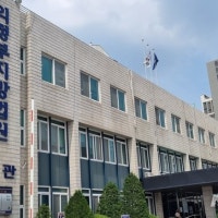 '안전모에 혈흔 묻혀 조작' 아파트 관리소장, 징역 10월