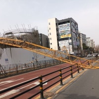 아파트 건설현장서 강풍에 '크레인' 넘어졌다…40대 중상