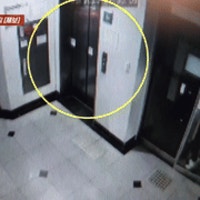 아파트 엘베 걷어차 고장낸 10대…인증샷까지(영상)