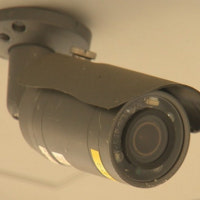 아파트 문앞에 개인 CCTV 설치, 불법은 아닌데…