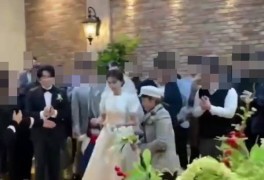 박나래, 이시언 결혼식 노마스크 논란에 "사진 찍을 때만 벗어"