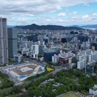 ‘빨간 건물’ 지으면 더 넓게 재건축…고층빌딩 들어설 ‘이곳’ 파격 제안