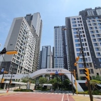 반포 재건축 조합장-조합원 갈등 격화…“10억 성과급 못준다” 현수막 등장