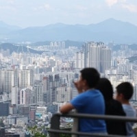 “4년만에 팔렸는데 신고가, 여기저기 축포”...서울 아파트값, 5년10개월만에...