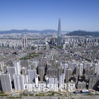 “돈이 많은 거야, 대출이 많은 거야”…올해 아파트 거래 10채 중 3채 1...