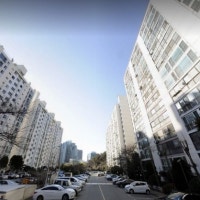 “갈길 바쁜데 리스크 때문에 꿈쩍 않네”…부산 정비사업장도 공사비...