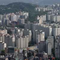 수도권 아파트값 7개월 만에 상승 멈춰…대출규제·탄핵 영향