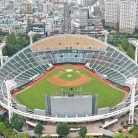 “마! 사직구장 재건축도 멈추나”…탄핵정국·감액예산 유탄 맞았다는...