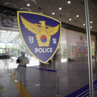 안양 아파트서 테슬라 ‘돌진’…운전자, 급발진 주장