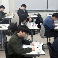 수능 전날 연예인들까지 불러 ‘쩌렁쩌렁’…뭇매 맞는 대전 대학교, 무...