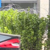 대구 수성구 아파트 입주민들이 철조망 치고, 보초까지 서는 이유