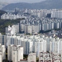 '계엄' 뺨맞은 서울 집값...강남 한달새 10억 '뚝'