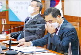 선관위 직원 2900명 전원 반발…'꼼수 연임' 조해주 결국 사퇴