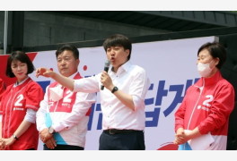 이준석, 인천 계양에서 사전투표…"이재명 출마 명분 없다"