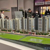 버튼 누르니 식탁이 '뚝딱'…