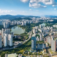 "10억 집을 2.5억 내고 입주"…20년간 나눠 사는 '할부아파트' [주간이...