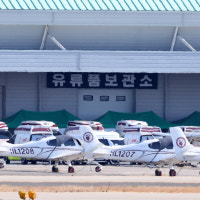 “부서진 캐리어엔 뜯지 못한 기념품만” 유류품 인도 유족들 오열