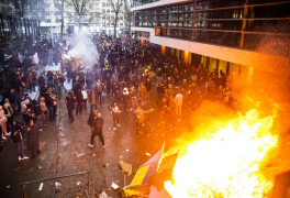 '위드코로나' 자유 맛본 유럽…재봉쇄 조치에 곳곳서 항의시위