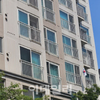 아파트 한 동에 태극기 게양 가구는 단 3곳…