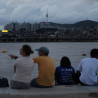 청년 10명 중 7명