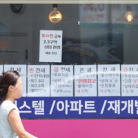 '아파트 매매가 잡겠다' 대출 규제에…전월세 불똥