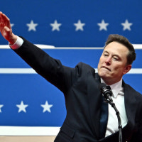 머스크, 바르샤바 아파트 매입설…유럽 둥지 트나