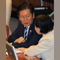 민주 ‘재초환 논의 없다’ 선긋기…계속되는 與野 부동산 전면전