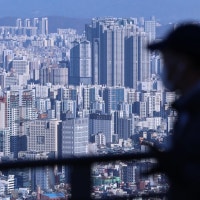 월급 한푼도 안 쓰고 13년 모아야 ‘서울에 내 집 마련’