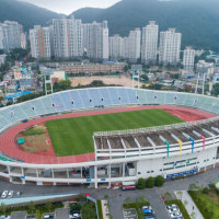 “구덕운동장 복합문화시설 확장” vs “아파트 건설 안 돼”