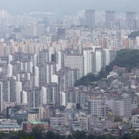 부동산 시장 ‘숨 고르기’ 속, 서울 아파트 거래량은 43.9%…거래액 61.1%↑