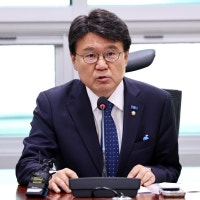 ‘경찰력으로 선거개입’ 실형 받은 황운하, 2심 앞두고 “검찰 조작”