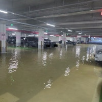 비온다고 천장서 주룩주룩... 화성 신축 아파트 지하주차장 물난리